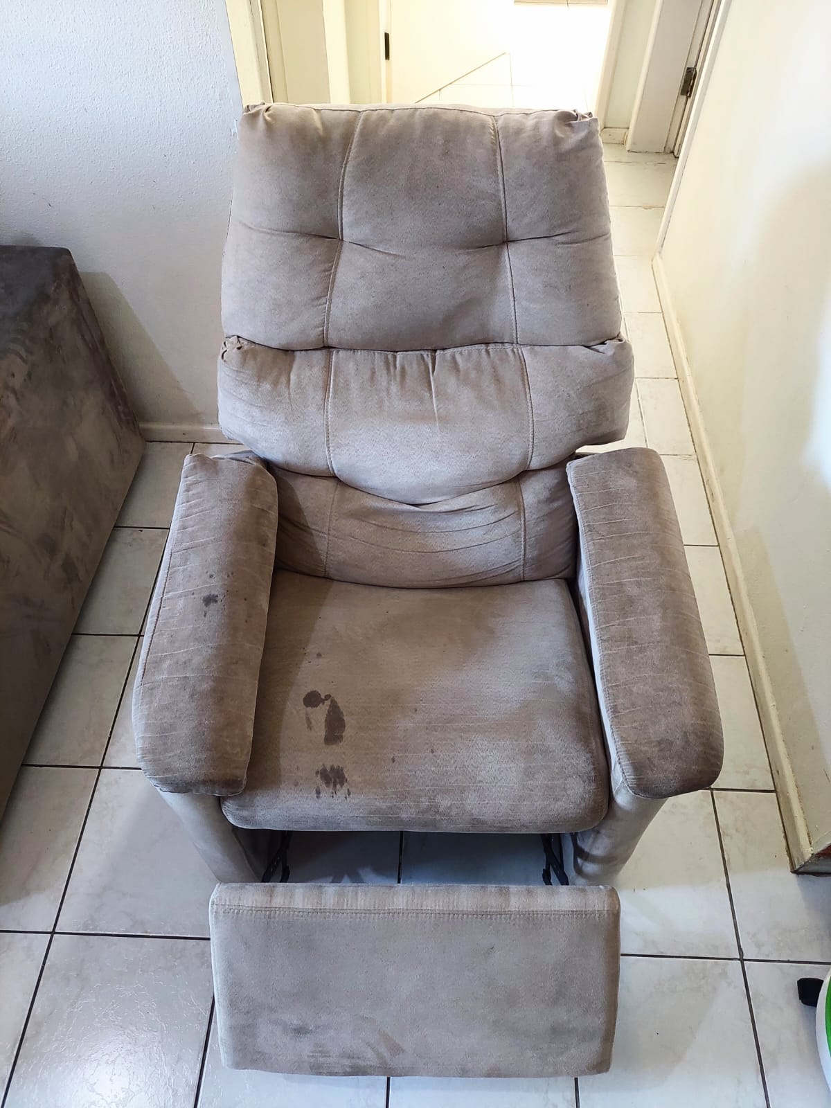 Limpeza de poltronas antes